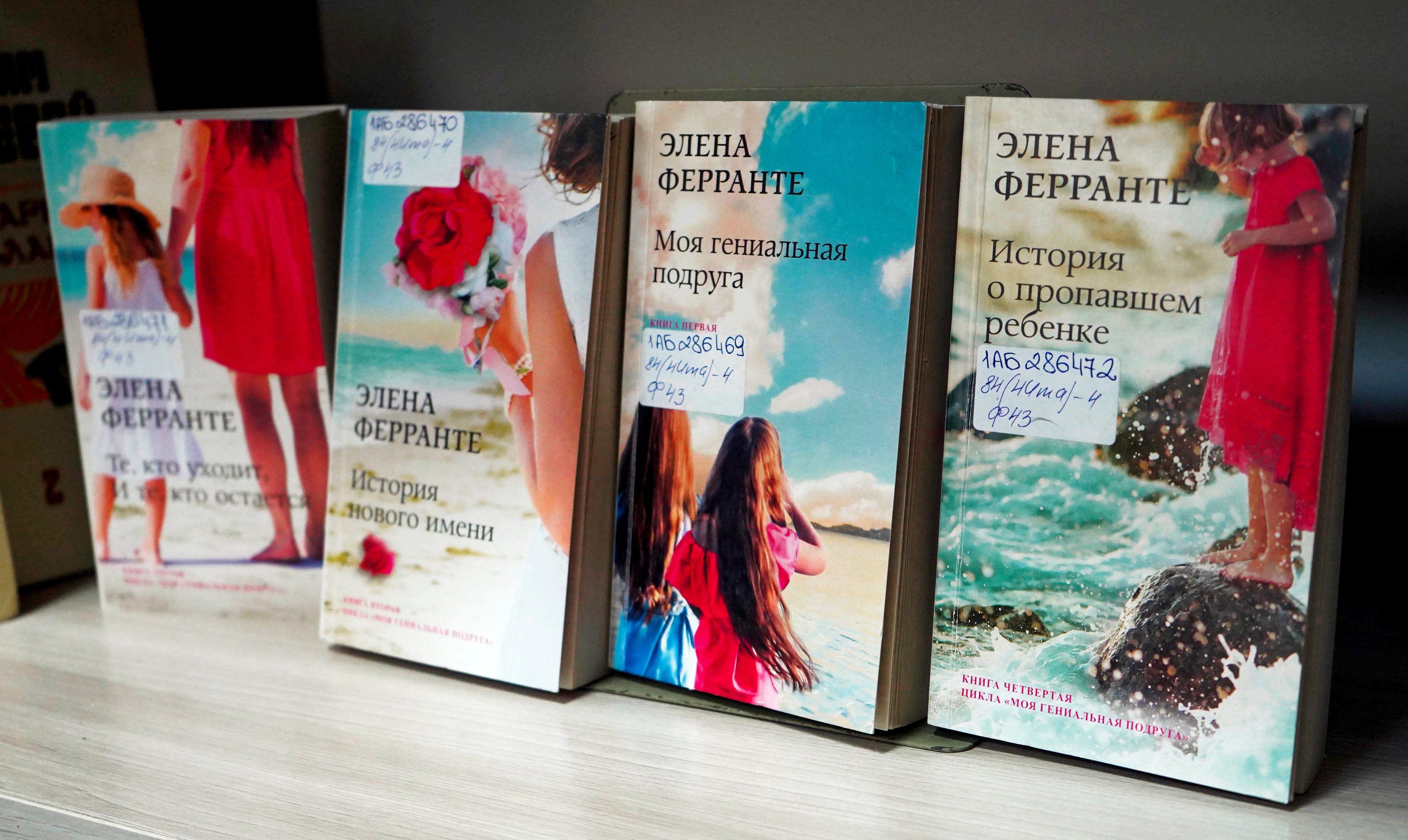 «Семейный портрет в книжном интерьере»: книжная выставка к Международному Дню семьи